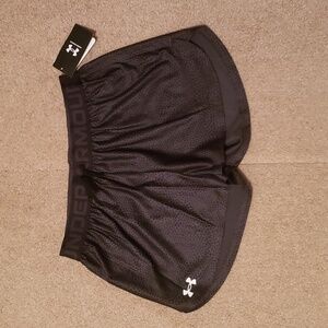 NWT Under Armour Girls Print Play Up Shorts